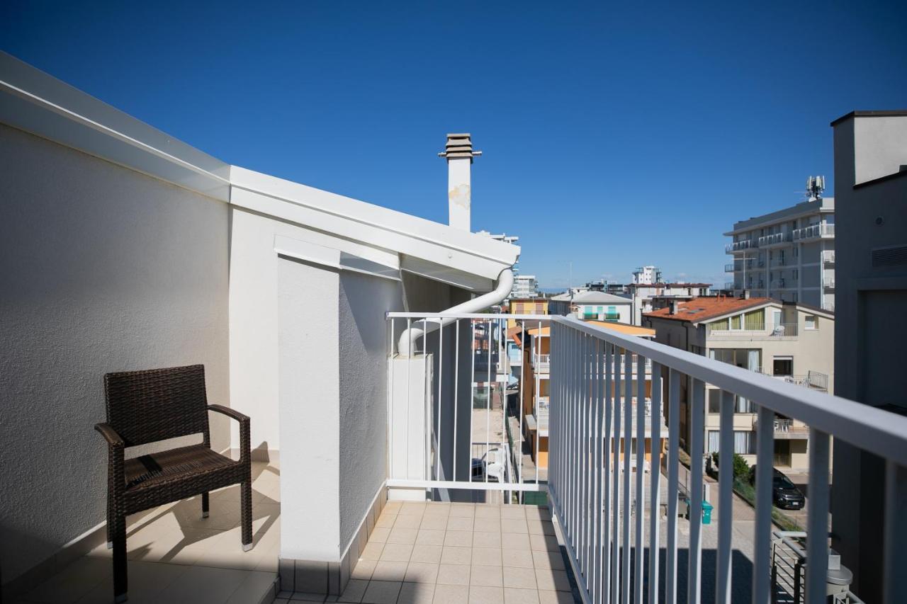Hotel Boston 3 Stelle Superior Frontemare Jesolo Extérieur photo