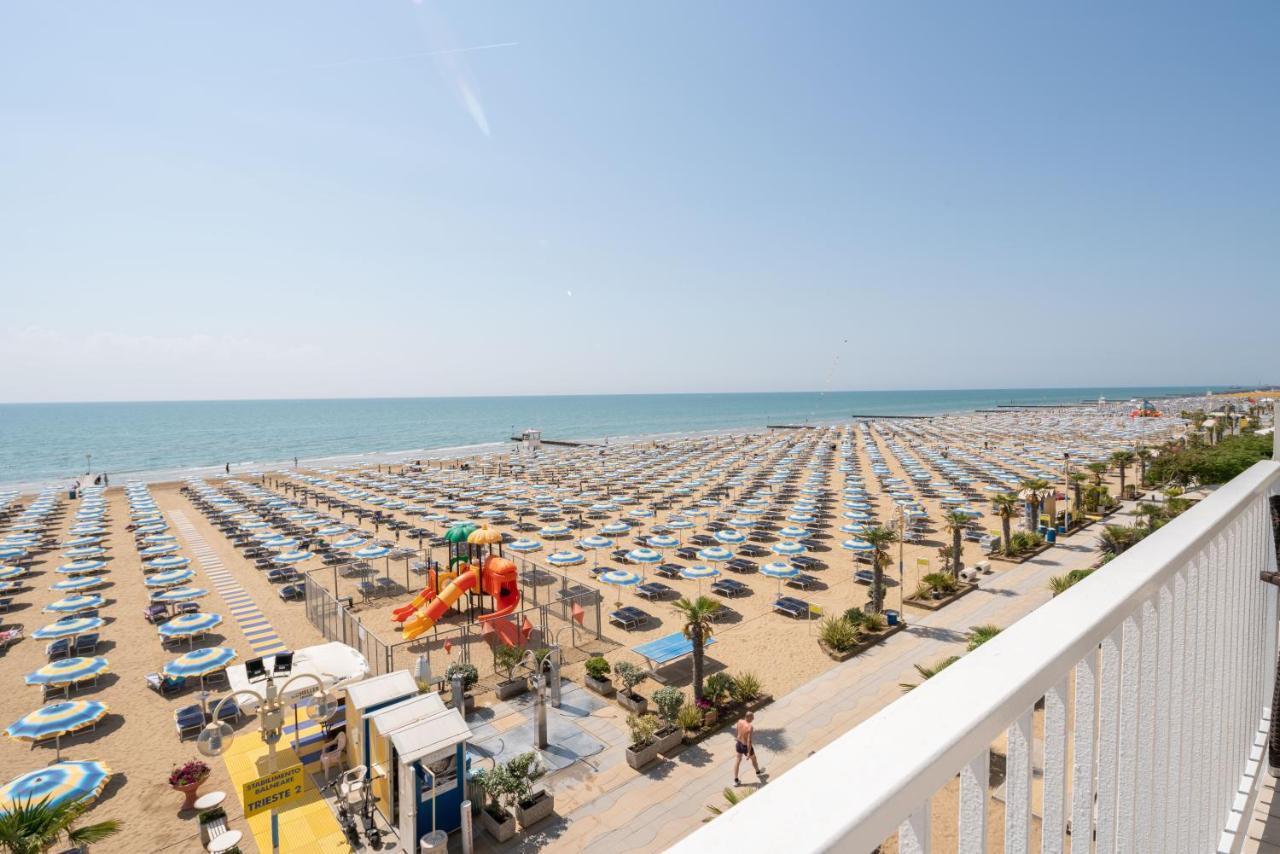 Hotel Boston 3 Stelle Superior Frontemare Jesolo Extérieur photo