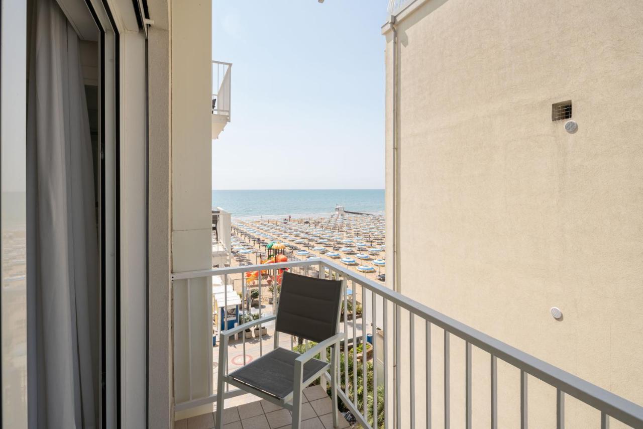 Hotel Boston 3 Stelle Superior Frontemare Jesolo Extérieur photo