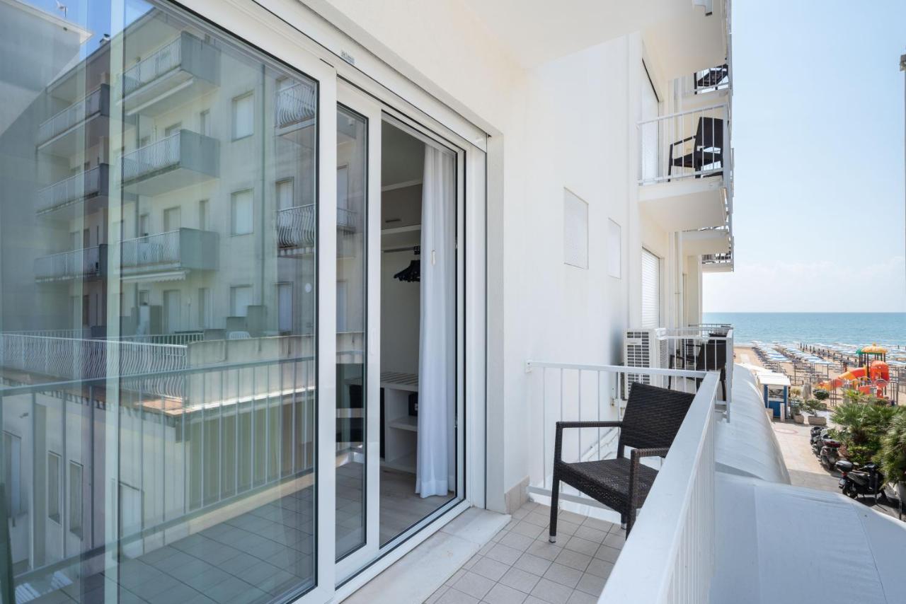 Hotel Boston 3 Stelle Superior Frontemare Jesolo Extérieur photo