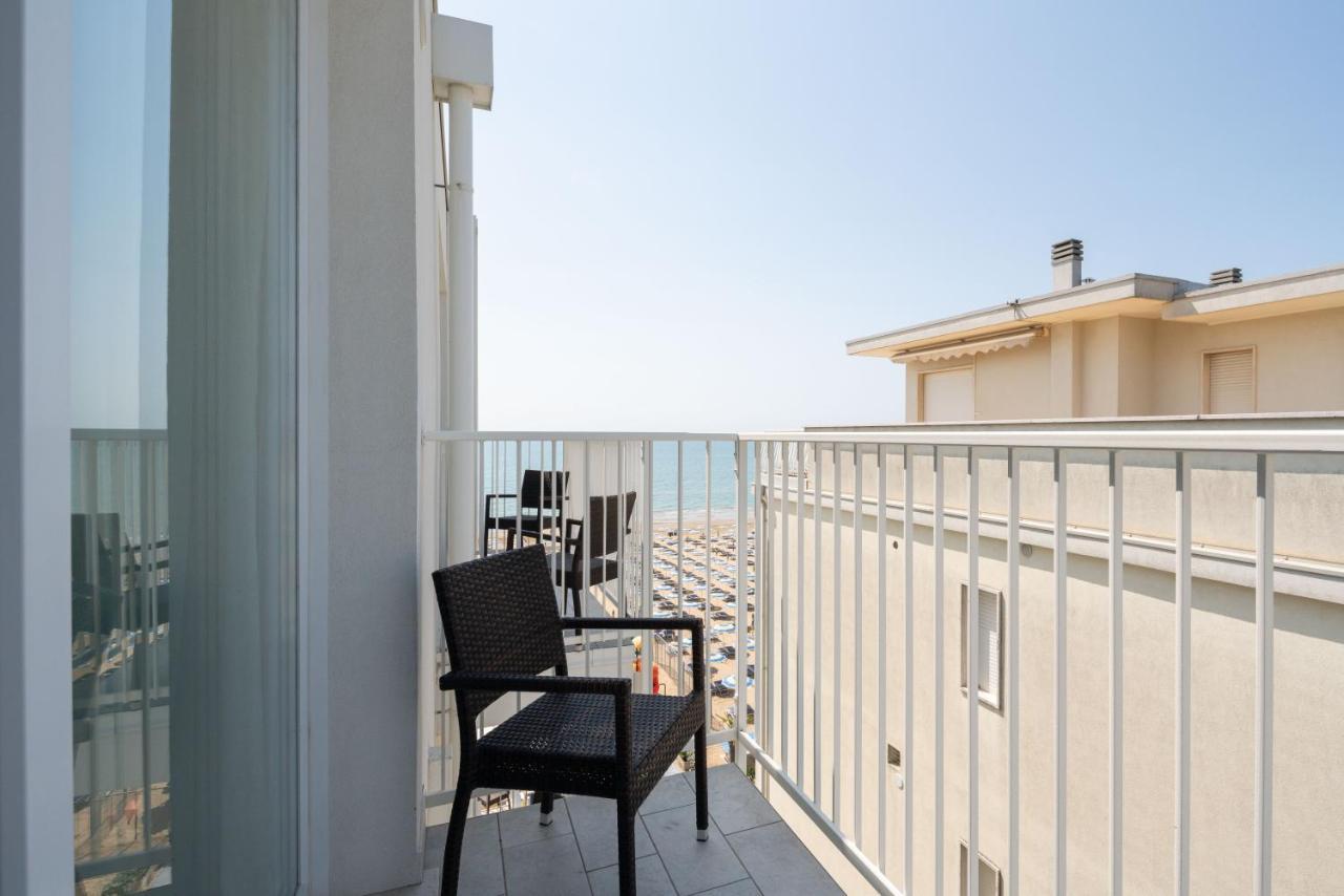 Hotel Boston 3 Stelle Superior Frontemare Jesolo Extérieur photo