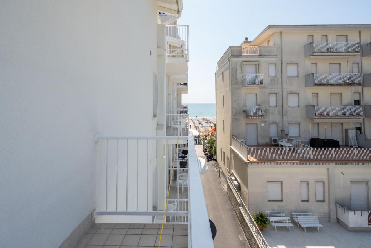 Hotel Boston 3 Stelle Superior Frontemare Jesolo Extérieur photo