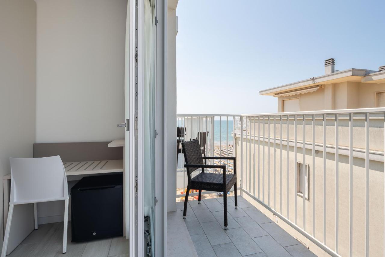 Hotel Boston 3 Stelle Superior Frontemare Jesolo Extérieur photo
