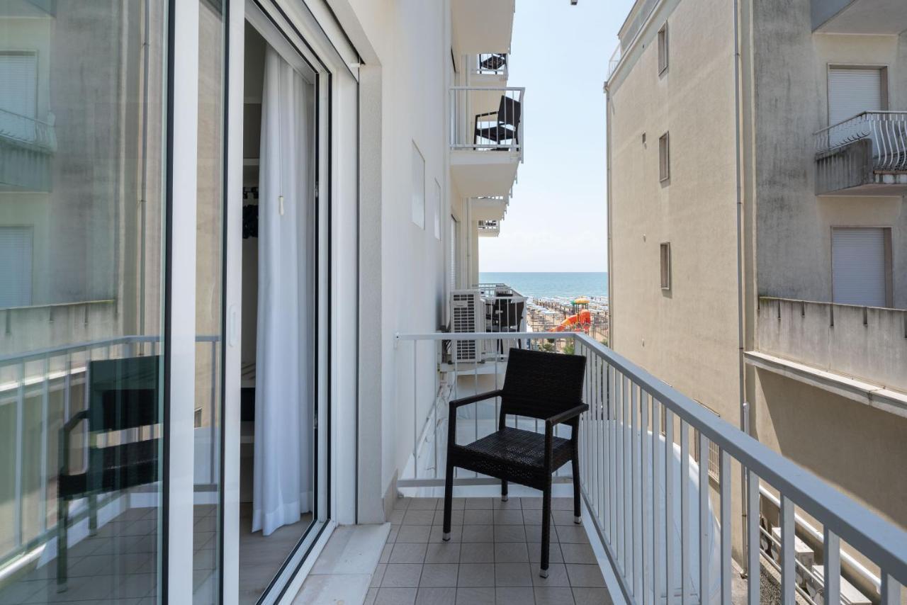 Hotel Boston 3 Stelle Superior Frontemare Jesolo Extérieur photo
